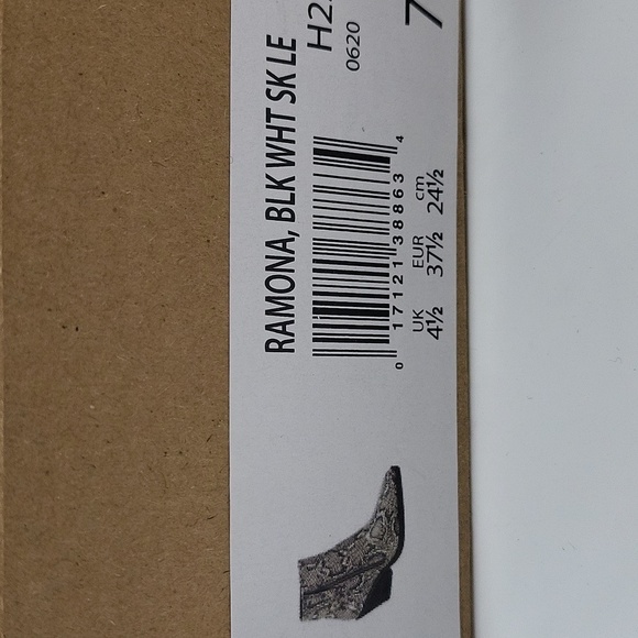 1539- Zodiac Women's Ramona Vegan Ankle Boots Size 7.5 NWT - Picture 13 of 13